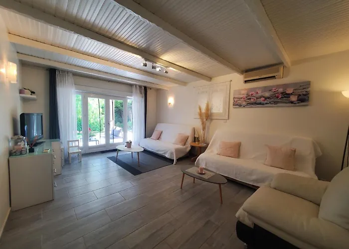 Port Frejus T2 58M2 Climatise Avec Terrasse, Parki