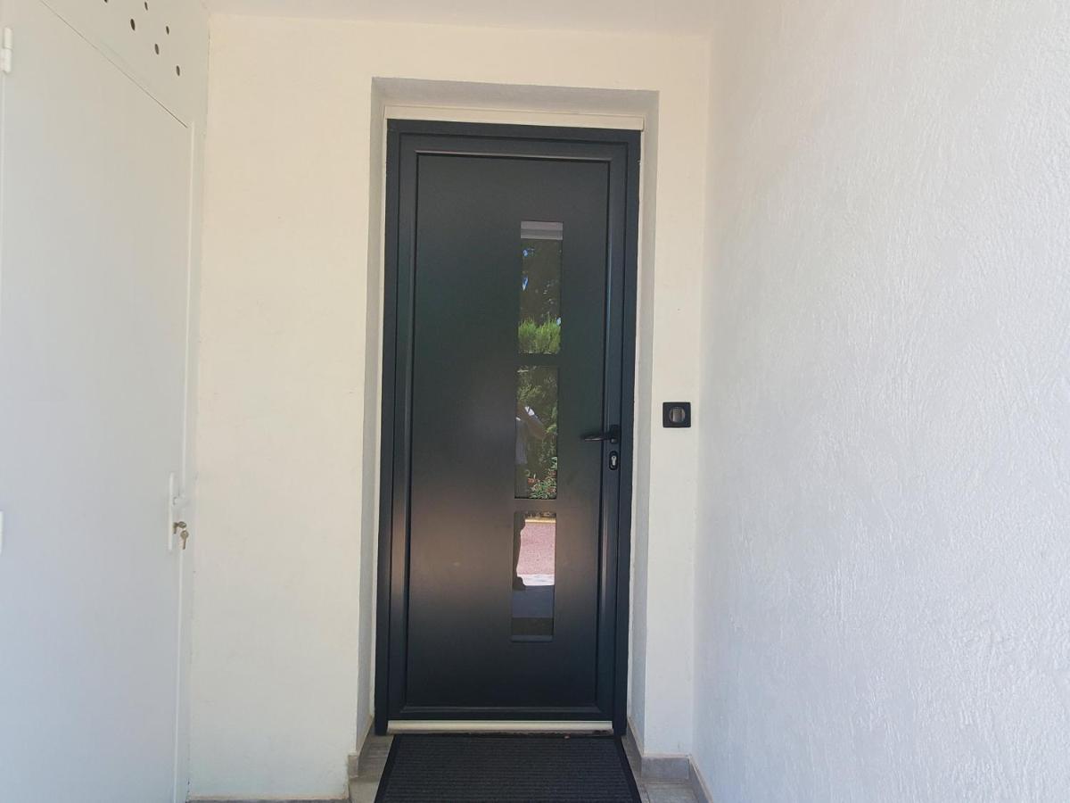 Apartment Port T2 58m2 Climatise Avec Terrasse, Parki