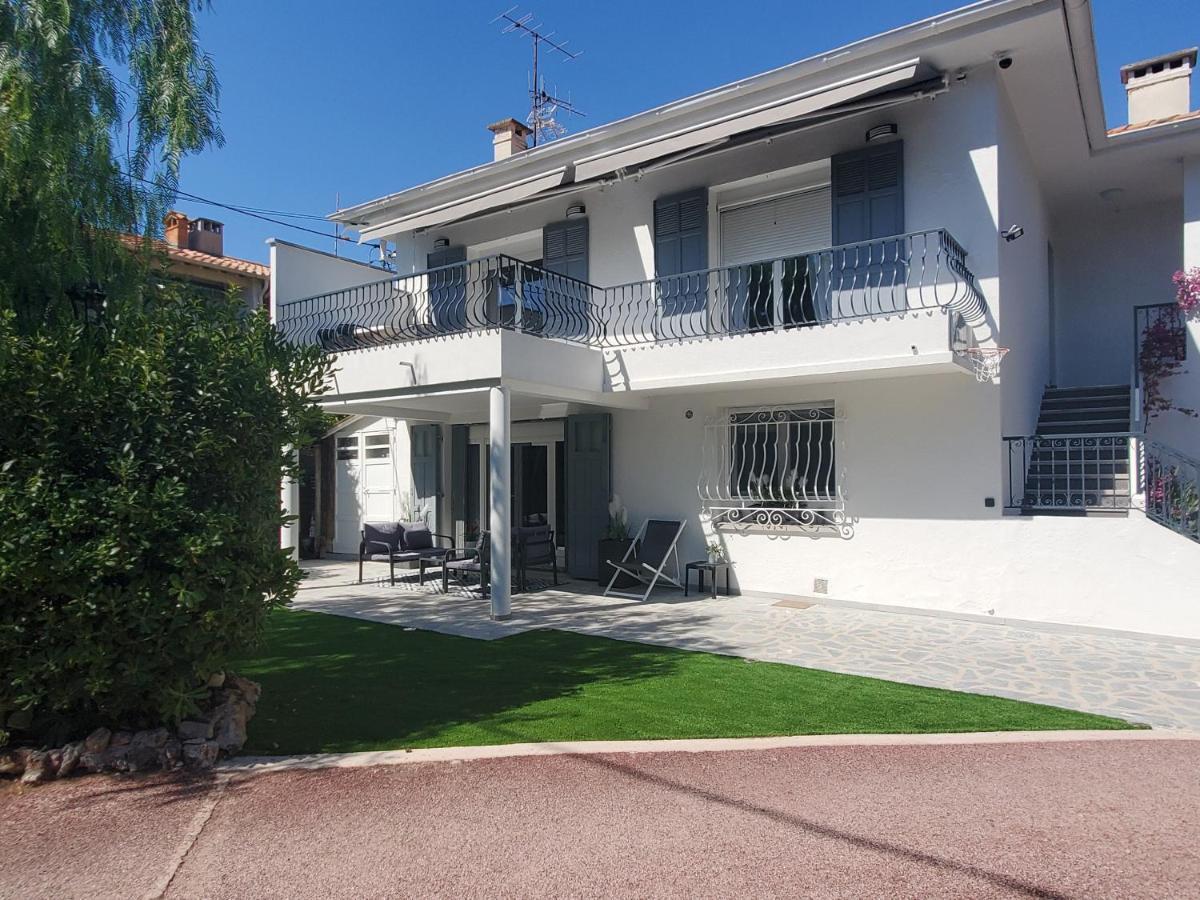 Apartment Port T2 58m2 Climatise Avec Terrasse, Parki Frejus
