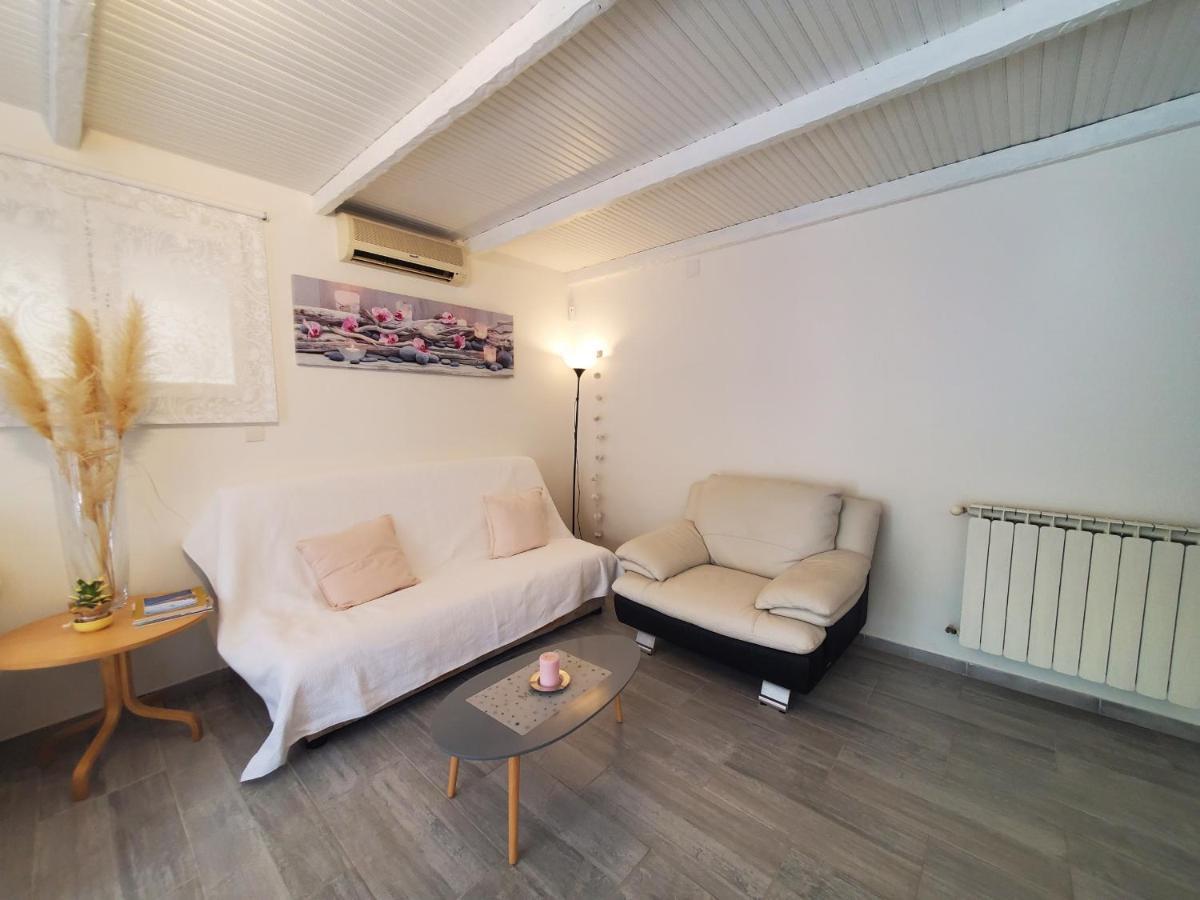 Apartment Port T2 58m2 Climatise Avec Terrasse, Parki