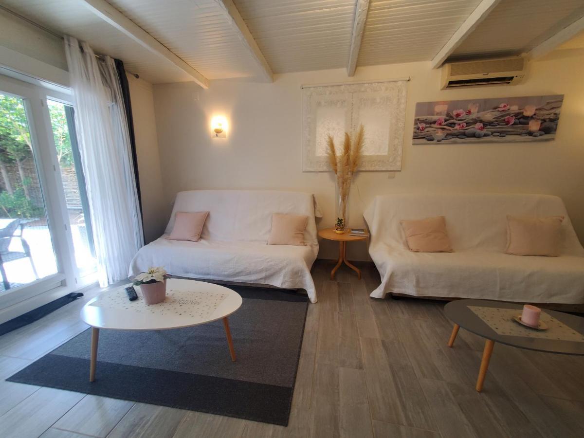 Apartment Port T2 58m2 Climatise Avec Terrasse, Parki Frejus